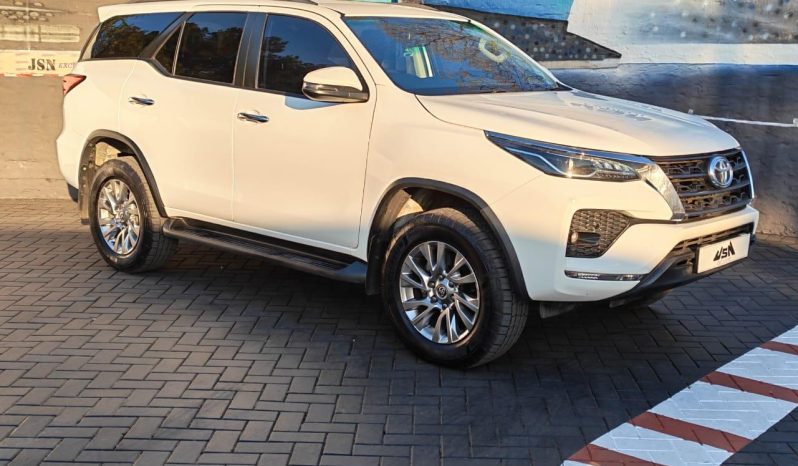 
								Toyota Fortuner 2.8 Gd-6 4X4 At full									