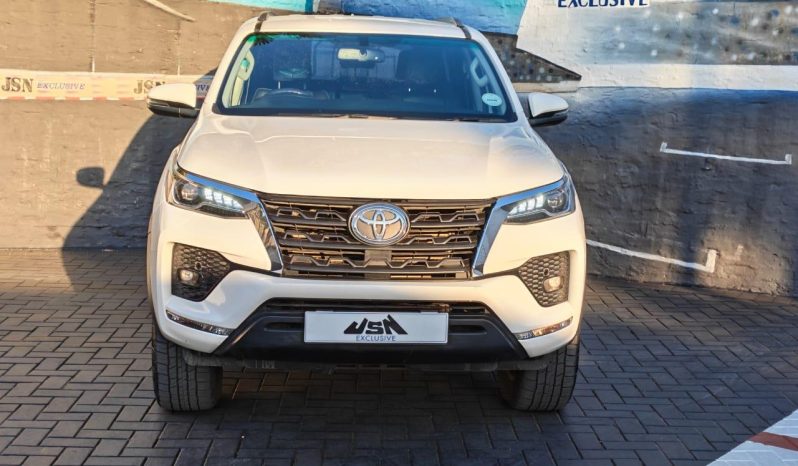 
								Toyota Fortuner 2.8 Gd-6 4X4 At full									