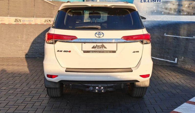 
								Toyota Fortuner 2.8 Gd-6 4X4 At full									