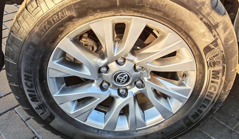 
								Toyota Fortuner 2.8 Gd-6 4X4 At full									