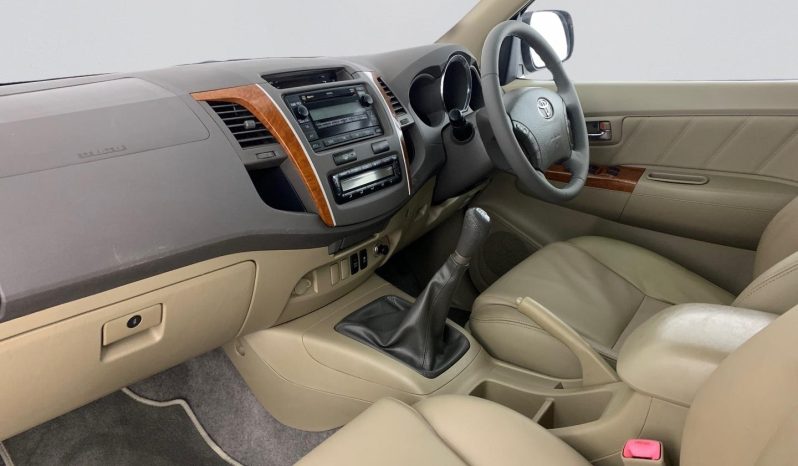 
								Toyota Fortuner 3.0 D-4D R/body F/L full									