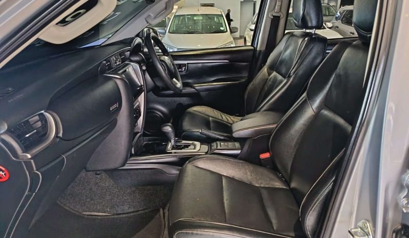 
								Toyota Fortuner FORTUNER 2.4GD-6 R/B A/T full									