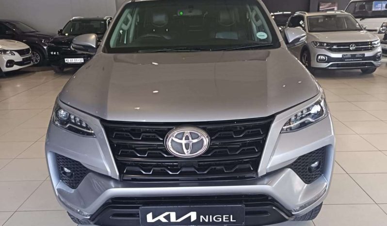 
								Toyota Fortuner FORTUNER 2.4GD-6 R/B A/T full									