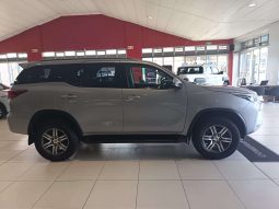 
										Toyota Fortuner FORTUNER 2.4GD-6 R/B A/T full									