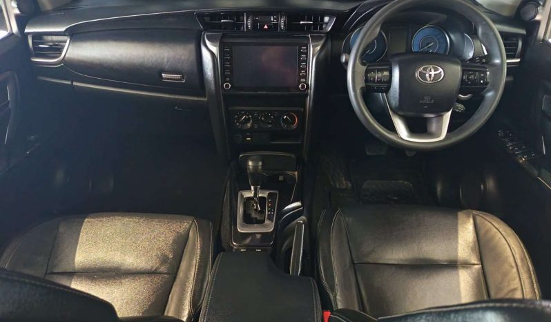 
								Toyota Fortuner FORTUNER 2.4GD-6 R/B A/T full									