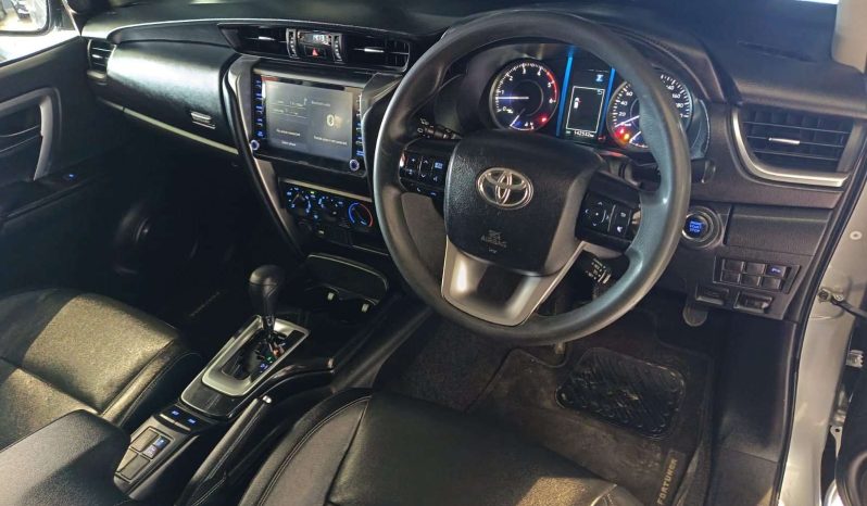 
								Toyota Fortuner FORTUNER 2.4GD-6 R/B A/T full									