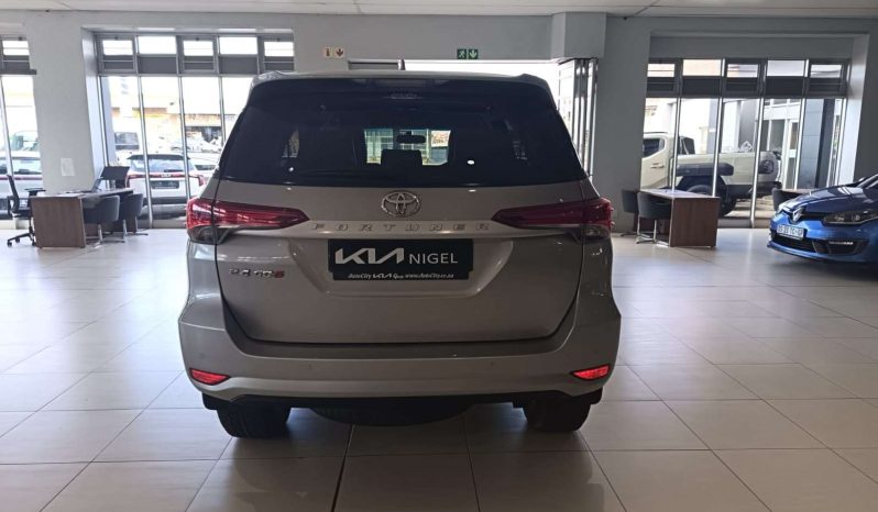 
								Toyota Fortuner FORTUNER 2.4GD-6 R/B A/T full									
