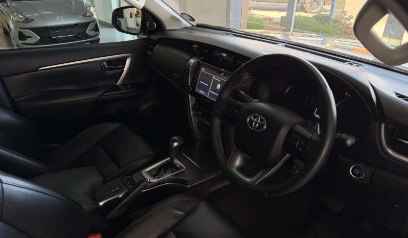 
								Toyota Fortuner FORTUNER 2.8GD-6 4X4 A/T full									