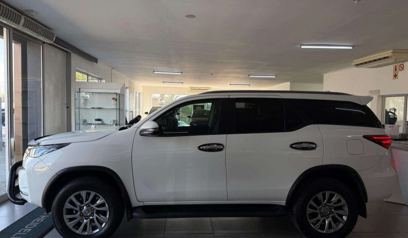 
								Toyota Fortuner FORTUNER 2.8GD-6 4X4 A/T full									
