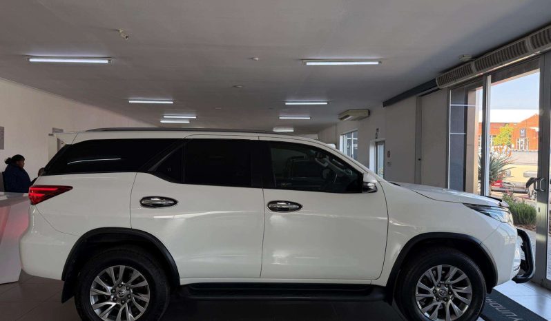
								Toyota Fortuner FORTUNER 2.8GD-6 4X4 A/T full									
