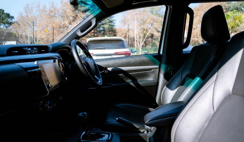 
								Toyota Hilux 2.8GD-6 Double Cab Legend Auto full									