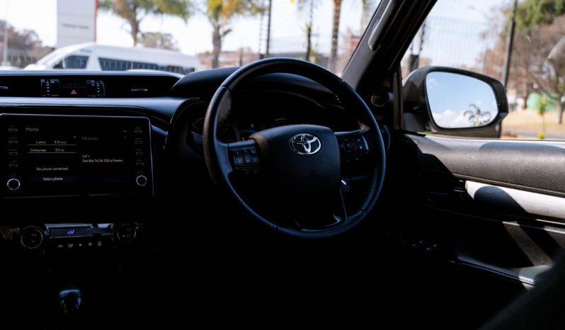 
								Toyota Hilux 2.8GD-6 Double Cab Legend Auto full									