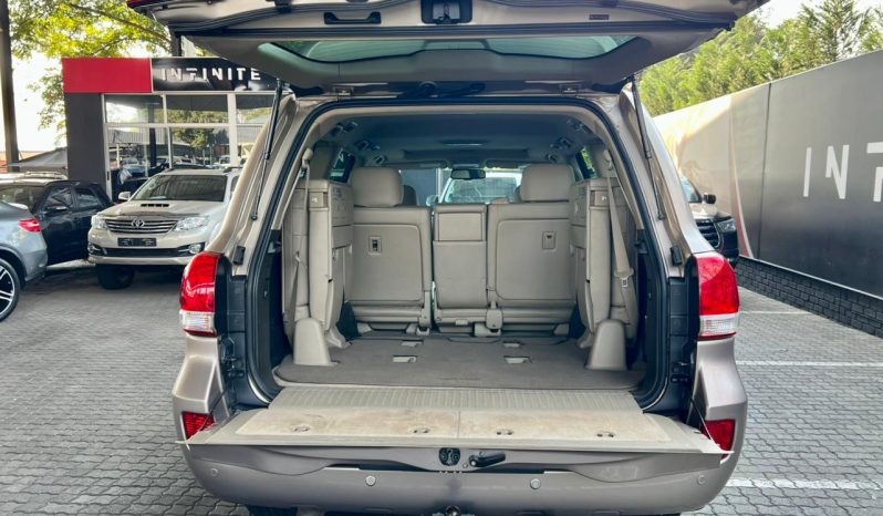 
								Toyota Land Cruiser 200 4.5 D-4D Vx At full									