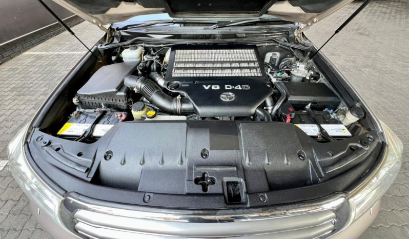 
								Toyota Land Cruiser 200 4.5 D-4D Vx At full									