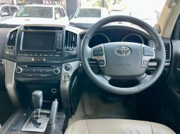 
										Toyota Land Cruiser 200 4.5 D-4D Vx At full									