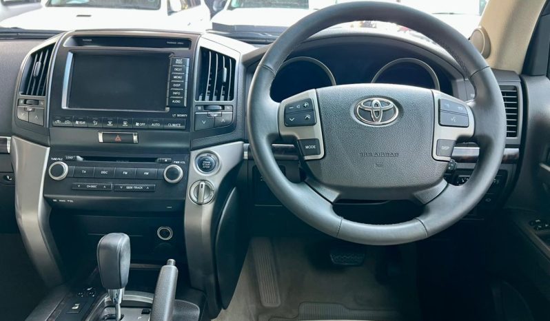 
								Toyota Land Cruiser 200 4.5 D-4D Vx At full									