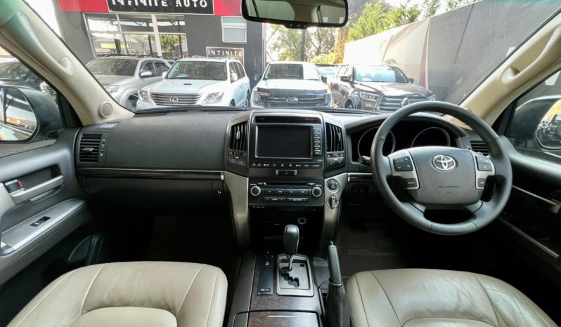 
								Toyota Land Cruiser 200 4.5 D-4D Vx At full									