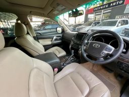 
										Toyota Land Cruiser 200 4.5 D-4D Vx At full									