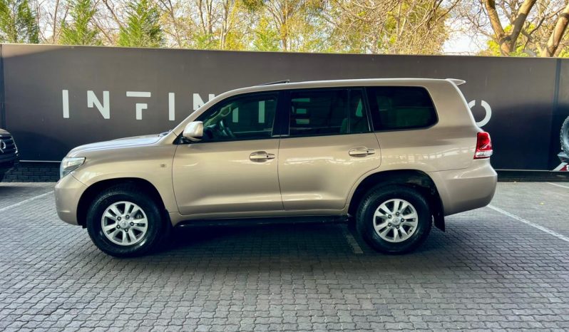 
								Toyota Land Cruiser 200 4.5 D-4D Vx At full									