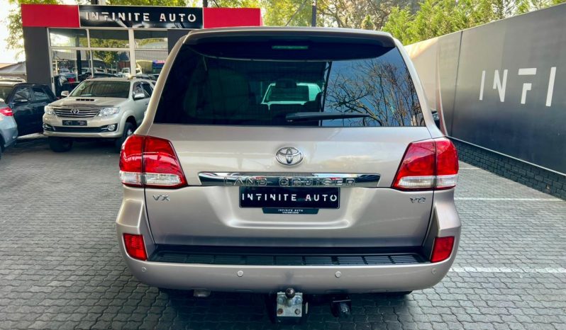 
								Toyota Land Cruiser 200 4.5 D-4D Vx At full									