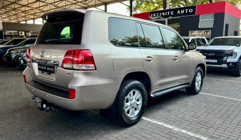 
								Toyota Land Cruiser 200 4.5 D-4D Vx At full									