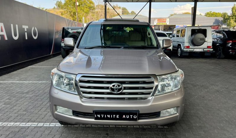 
								Toyota Land Cruiser 200 4.5 D-4D Vx At full									