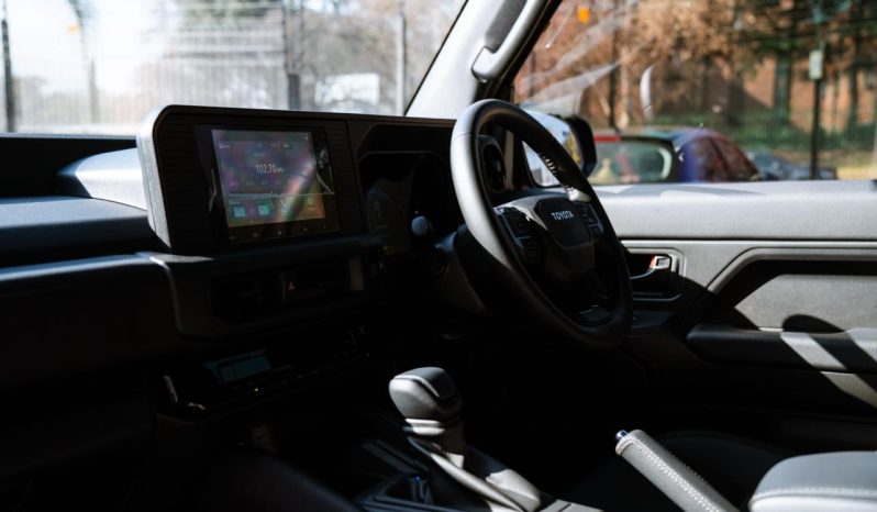 
								Toyota Land Cruiser FJ 2.7 4×4 VX full									