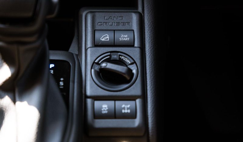 
								Toyota Land Cruiser FJ 2.7 4×4 VX full									