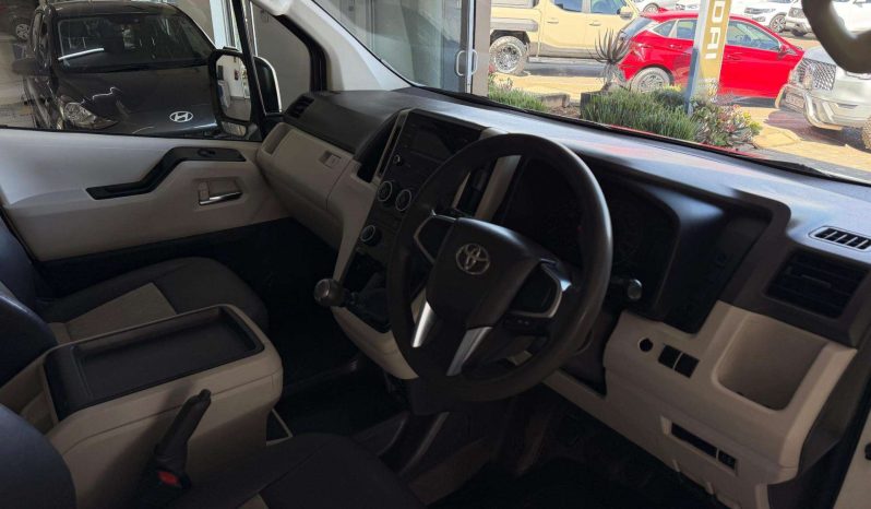 
								Toyota QUANTUM/HIACE QUANTUM 2.8 GL 11 SEAT full									