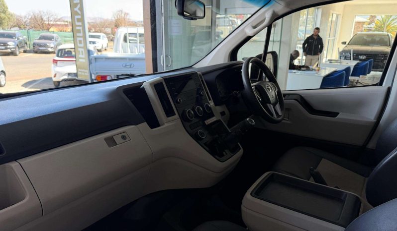 
								Toyota QUANTUM/HIACE QUANTUM 2.8 GL 11 SEAT full									