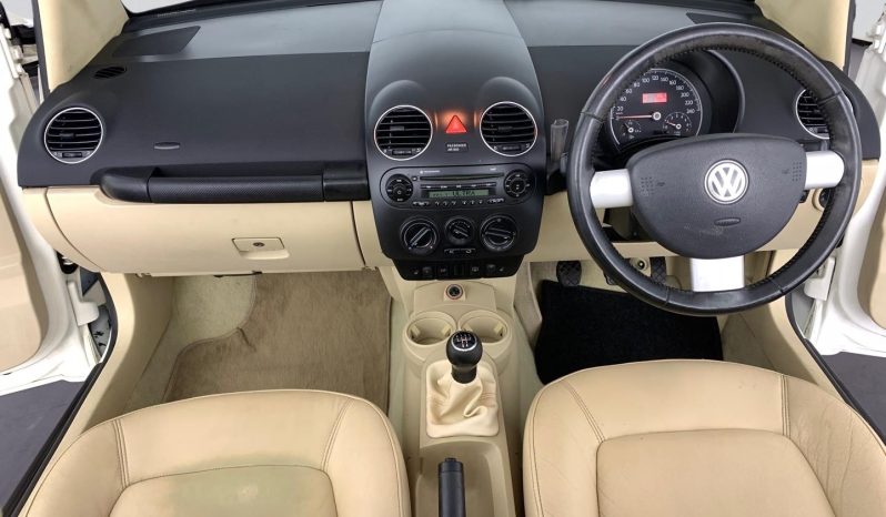 
								Volkswagen Beetle 2.0 Cabriolet full									