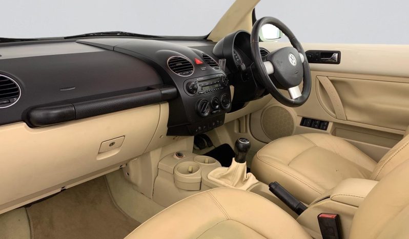 
								Volkswagen Beetle 2.0 Cabriolet full									