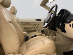 
										Volkswagen Beetle 2.0 Cabriolet full									
