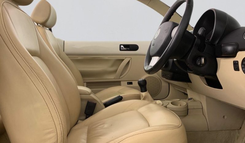 
								Volkswagen Beetle 2.0 Cabriolet full									