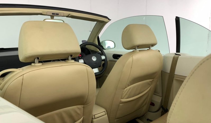 
								Volkswagen Beetle 2.0 Cabriolet full									