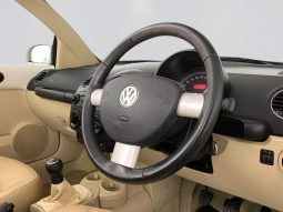 
										Volkswagen Beetle 2.0 Cabriolet full									