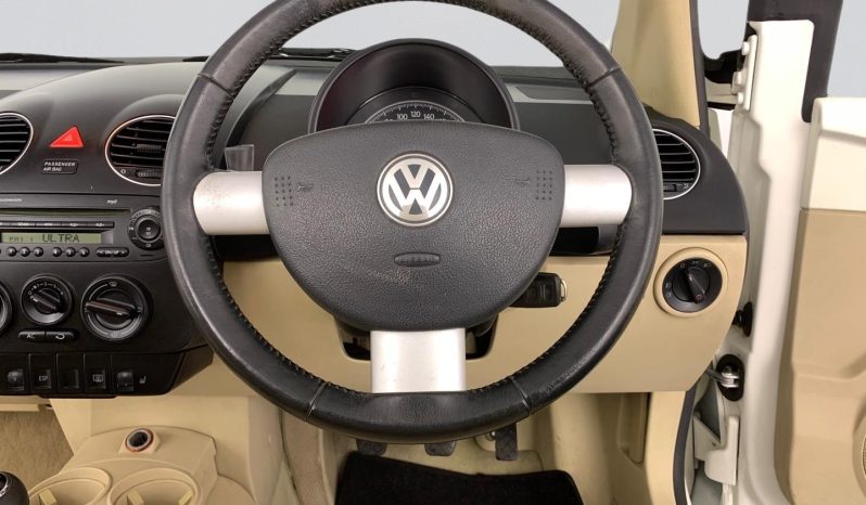 
								Volkswagen Beetle 2.0 Cabriolet full									