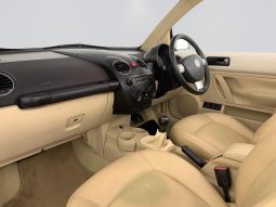 
										Volkswagen Beetle 2.0 Cabriolet full									