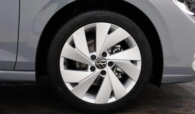 
								Volkswagen Golf 8 1.4 Tsi Life Plus full									