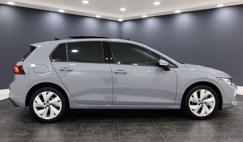
								Volkswagen Golf 8 1.4 Tsi Life Plus full									