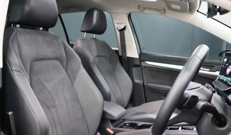 
								Volkswagen Golf 8 1.4 Tsi Life Plus full									