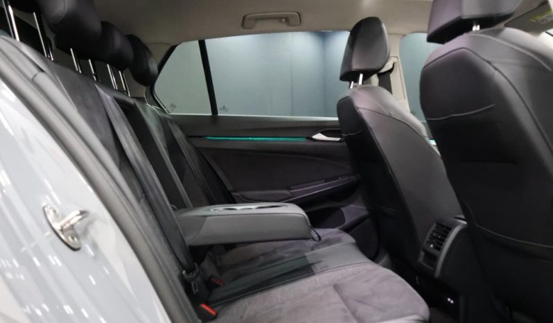 
								Volkswagen Golf 8 1.4 Tsi Life Plus full									