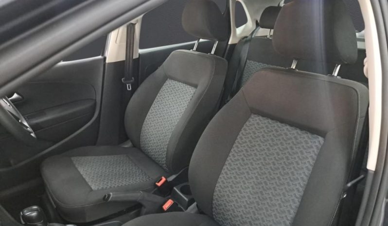 
								VOLKSWAGEN POLO VIVO HATCH 1.6 LIFE TIPT full									