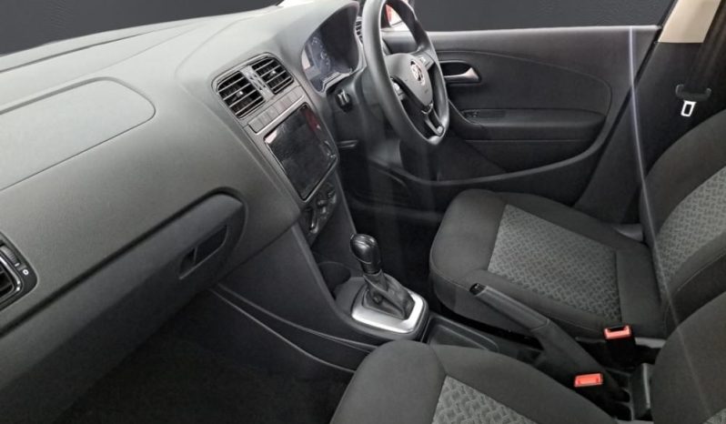 
								VOLKSWAGEN POLO VIVO HATCH 1.6 LIFE TIPT full									
