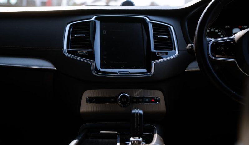 
								Volvo XC90 T8 Twin Engine AWD R-Design full									