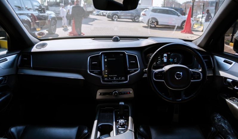 
								Volvo XC90 T8 Twin Engine AWD R-Design full									