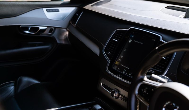 
								Volvo XC90 T8 Twin Engine AWD R-Design full									