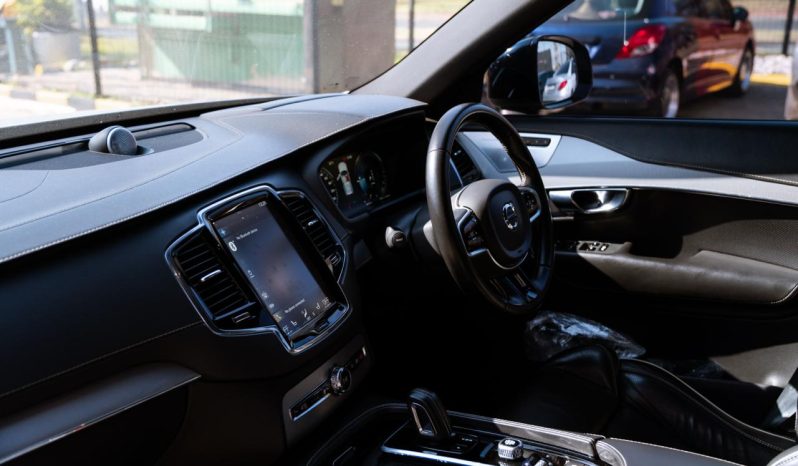 
								Volvo XC90 T8 Twin Engine AWD R-Design full									