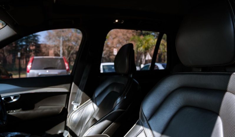 
								Volvo XC90 T8 Twin Engine AWD R-Design full									