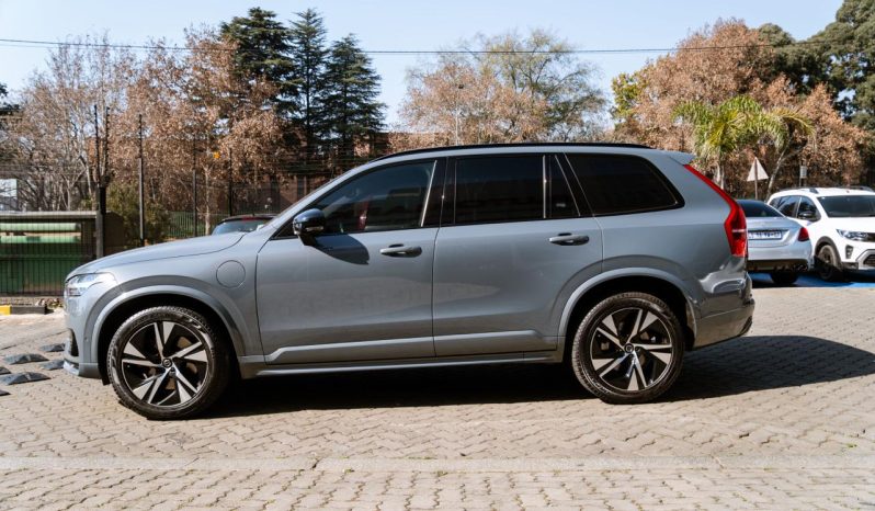 
								Volvo XC90 T8 Twin Engine AWD R-Design full									